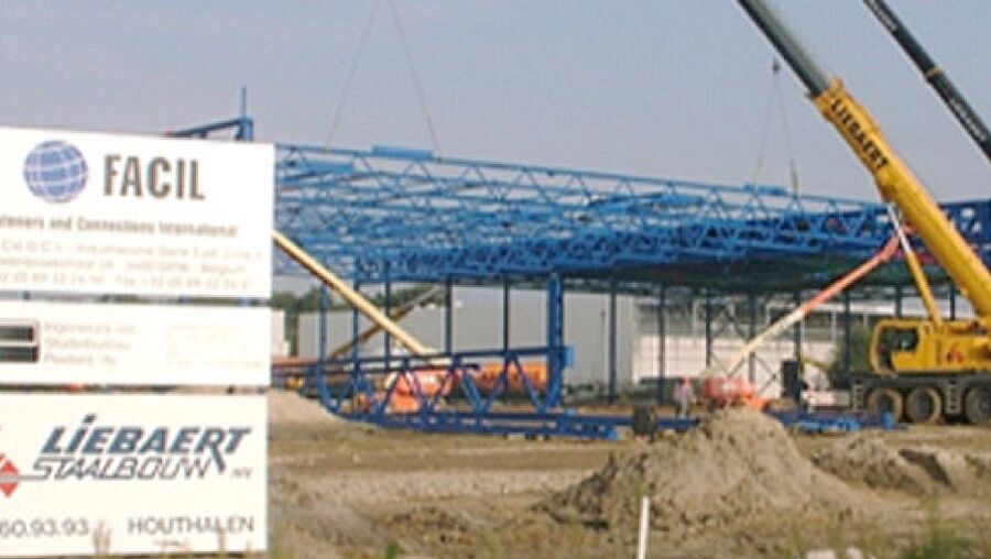 1999: Fundación de "FACIL"