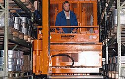 1986: Almacén totalmente automatizado