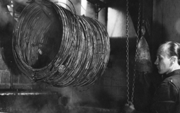1954: Hydraulische Stahlschneidemaschine